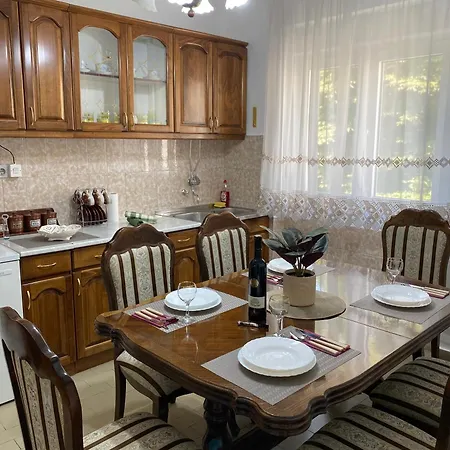 Vintage Apartment *